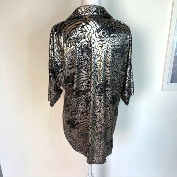 Fourteenth Place Vintage Womens Top Size Medium Black Silver Tiger Print - Picture 12 of 12